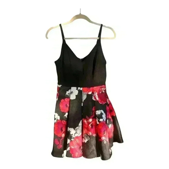 Fit flare party cocktail dress. - Picture 3 of 6